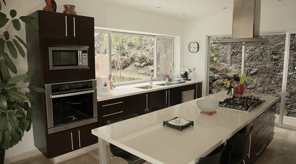 Interiorismo_Tepoztlan_Bienes_raices_tepoztlan_casa_en_venta_con_alberca_lujo_cocina_con_luz_natural